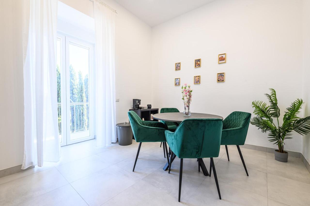 Magical Botanic-Charming Apartment Naples Luaran gambar